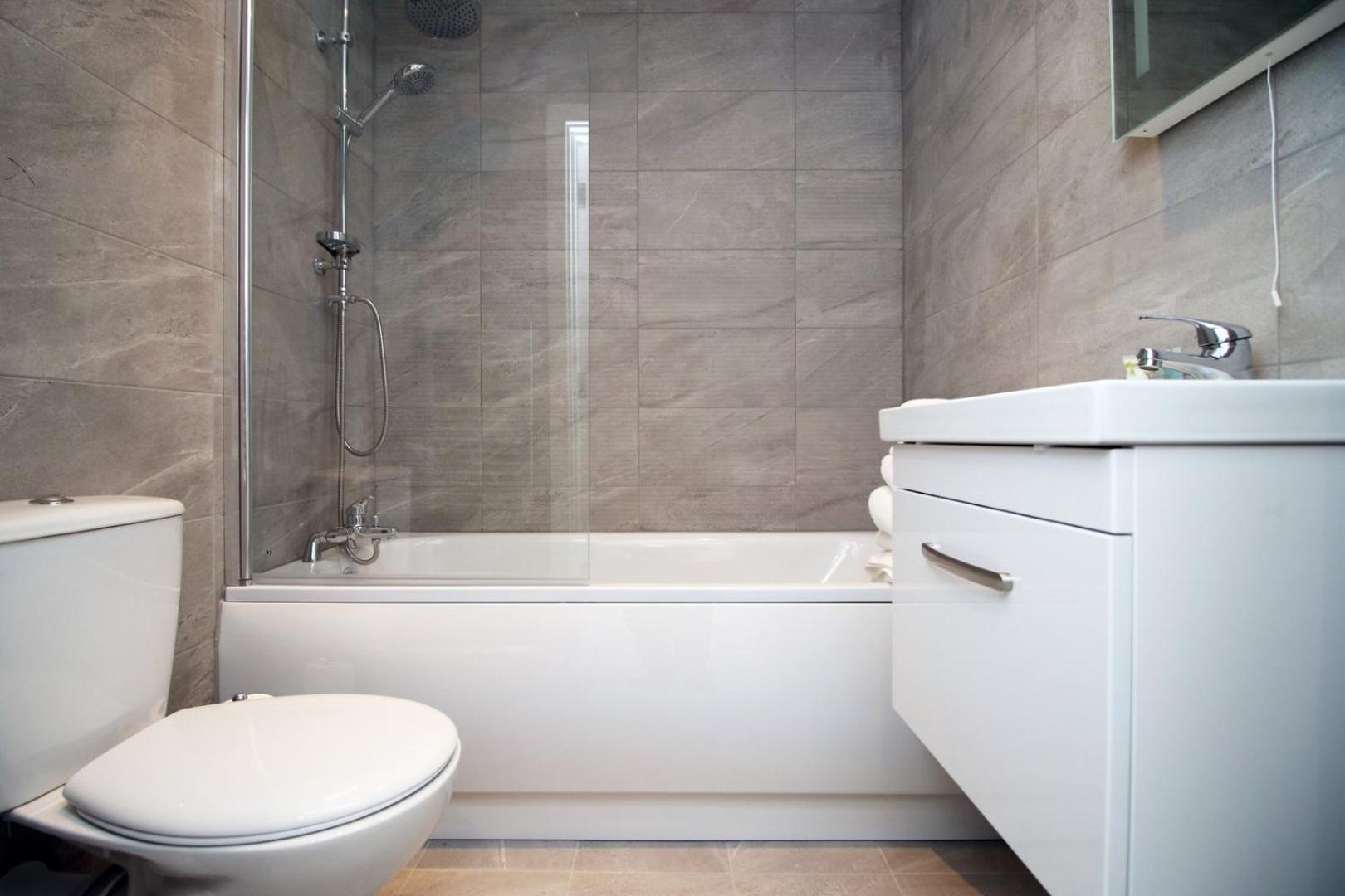 2 Bedroom With Free Parking Swindon Exterior foto