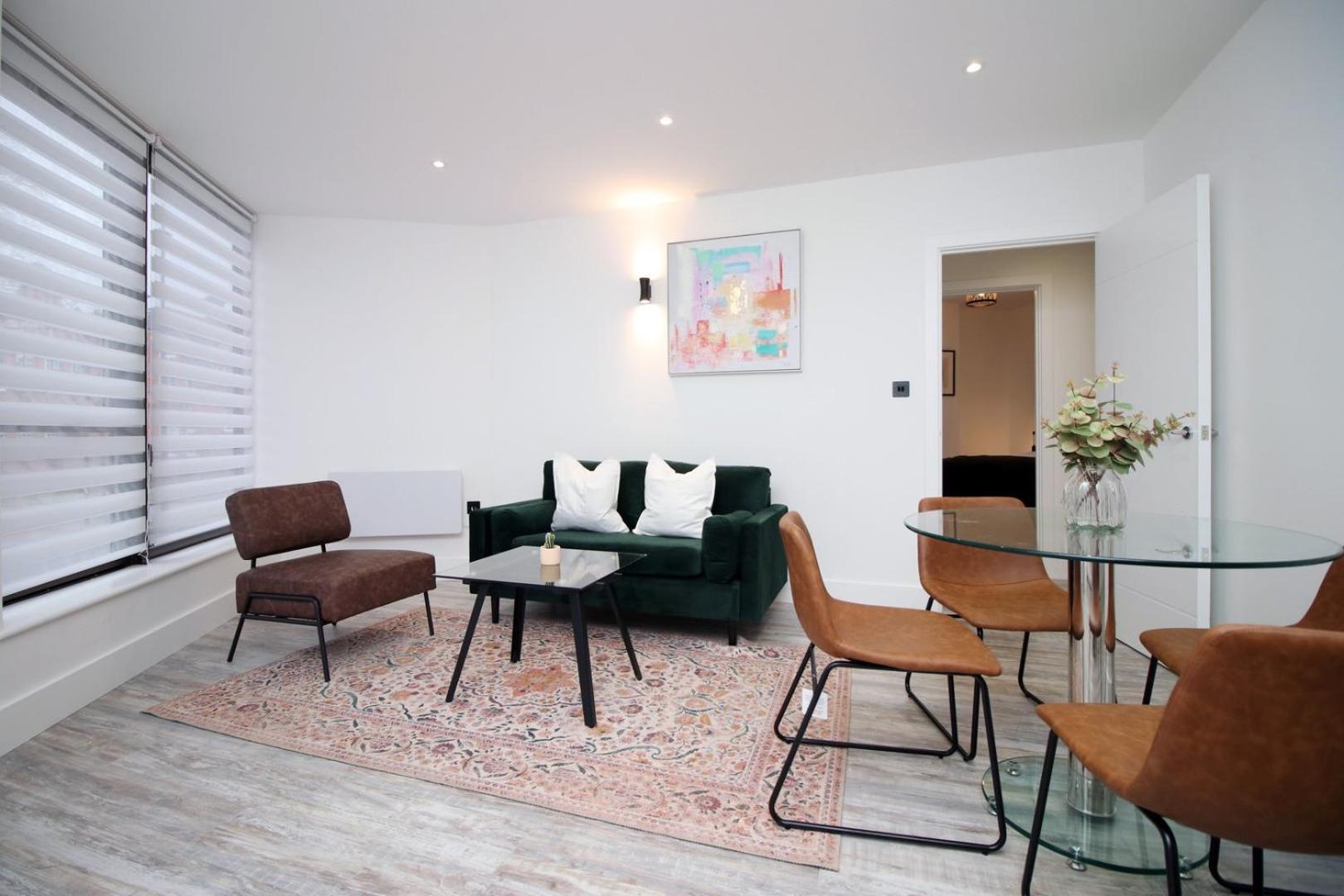 2 Bedroom With Free Parking Swindon Exterior foto