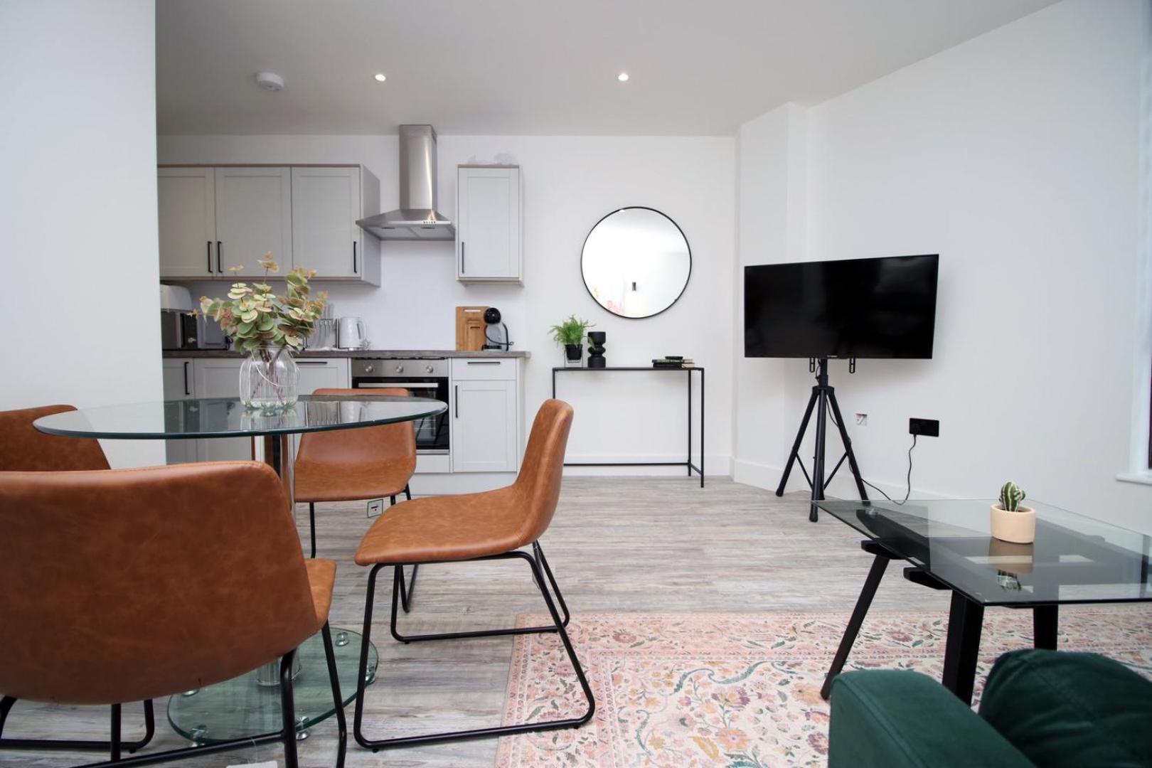 2 Bedroom With Free Parking Swindon Exterior foto