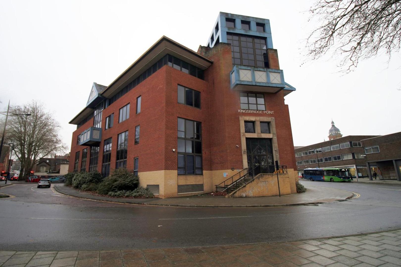 2 Bedroom With Free Parking Swindon Exterior foto